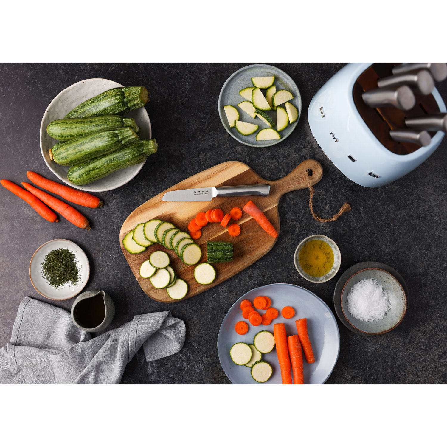 Ensemble porte-couteaux avec 6 couteaux en acier inoxydable de Smeg - Bleu pastel