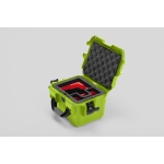 Couleur: Bright lime case with a bold red insert.