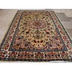 AHMEDANI Ivory Lovely Medallion Flower Area Rug Hand Knotted Wool Silk Carpet (6 X 4)' In Beige