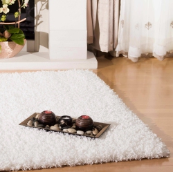 AG HOME Victoria 5'3" X 7'7" Shag Area Rug - In White