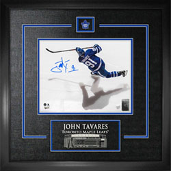 Frameworth - Maple Leafs De Toronto Photographie Du Haut Encadrée Signée Par John Tavares (18 X 22)