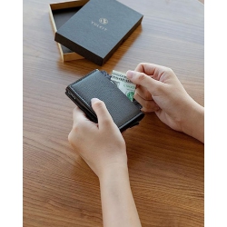 VULKIT Portefeuille Femme Mini RFID - Cuir Synthétique - Dragonne Amovible - 13.3x9.5cm - Noir Minimaliste