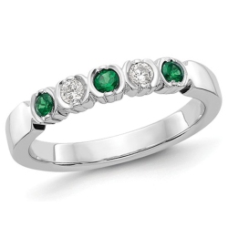GEM AND HARMONY 1/7 Carat (Ctw) Emerald Band Ring In 14K Gold With 1/10 Carat (Ctw) Diamonds In White
