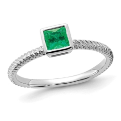 GEM AND HARMONY 1/4 Carat (Ctw) Princess-Cut Emerald Solitaire Ring In 14K Gold In White