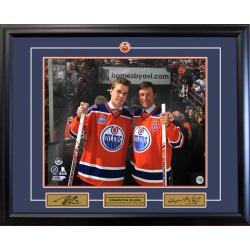 AUTOGRAPH AUTHENTIC Wayne Gretzky And Connor Mcdavid Collector 16X20 Photo Frame (24" By 20")