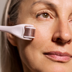 PROJECT E BEAUTY The Derma Roller | 540 Titanium Microneedle Facial Tool | Collagen Boost | Reduce Scars & Wrinkles