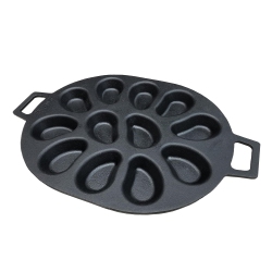 BAYOU CLASSIC Cast Iron Shellfish Shaped Oyster Grill Pan for 12 Clams In Black