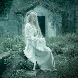 SEASON OF MIST Eg Er Framand