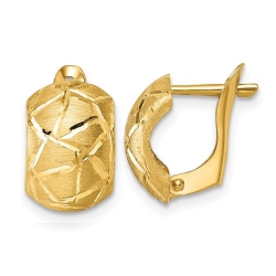 GEM AND HARMONY 14K Gold Brushed Diamond Cut Omega Earrings In Yellow