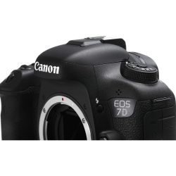 Canon EOS 7D Mark II DSLR Camera (Body Only) (9128B002) + EOS Bag