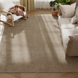 HOMCOM 7.5X9.5 Area Rug, Luxurious Faux Fur Rug, Non-Slip Floor Carpet for Living Room, Bedroom, Dining Room, Home Office In Tan