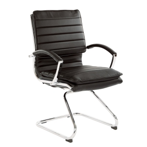 Chaise en cuir de faux invités en noir avec base Chrome