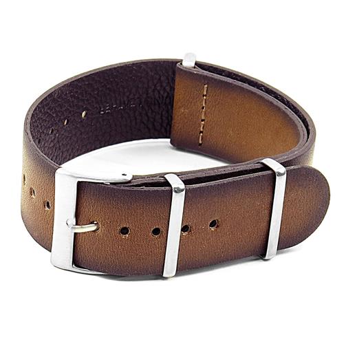 Image 1 de 4.. Bracelet nato de style rétro en cuir italien kaki classique avec fini à la main de DASSARI Marquis 22&nbsp;mm