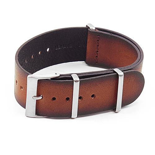 Image 1 de 4.. Bracelet nato de style rétro en cuir italien rouille rétro avec fini à la main de DASSARI Marquis 18&nbsp;mm