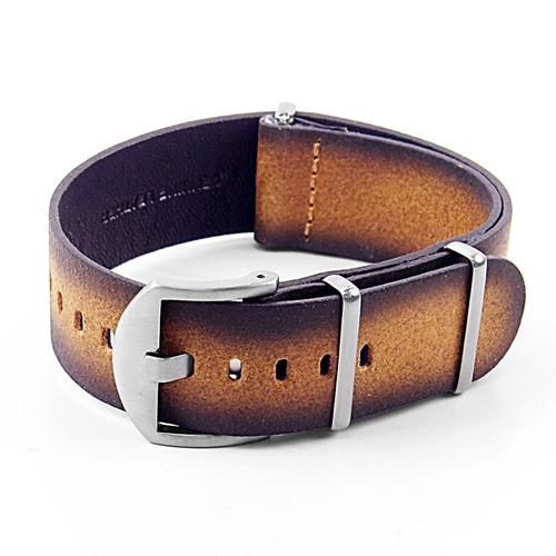 DASSARI  Slater Distressed Italian Leather Nato Watch Strap In 24MM In Tan
