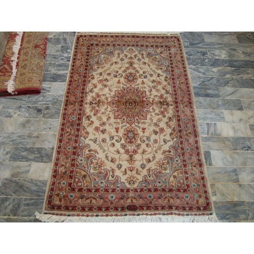 AHMEDANI  Rectangle Area Rug Medallion Floral Hand Knotted Wool Silk Carpet (5 X 3)' In Ivory