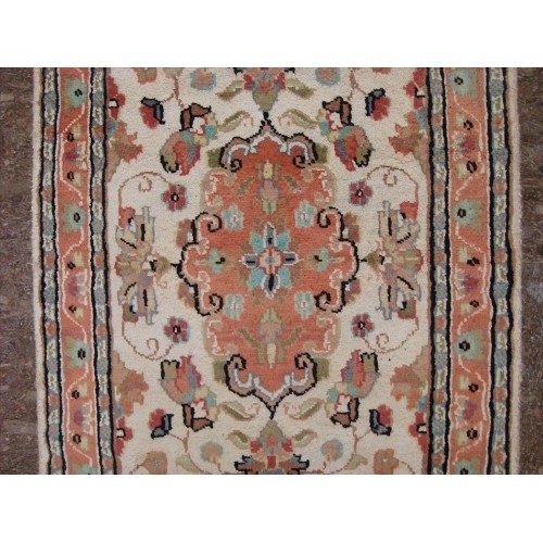 Ivory Floral Medallion Designed Wool Silk Carpet Hand Knotted Runner Rug'