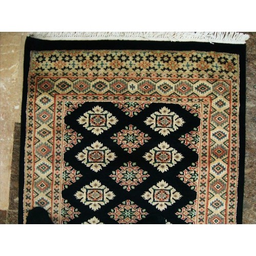 Exclusive Black Jaldar Mahal Ivory Touch Hand Knotted Hall Way Runner Rug'