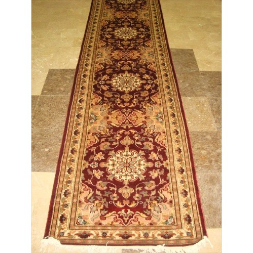 Red Floral Love Mahal Classic Designed Hand Knotted Runner Rug'
