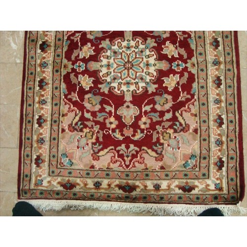 Red Floral Love Mahal Classic Designed Hand Knotted Runner Rug'