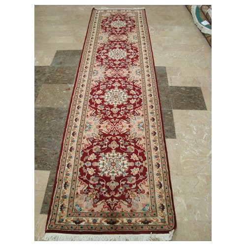 Red Floral Love Mahal Classic Designed Hand Knotted Runner Rug'