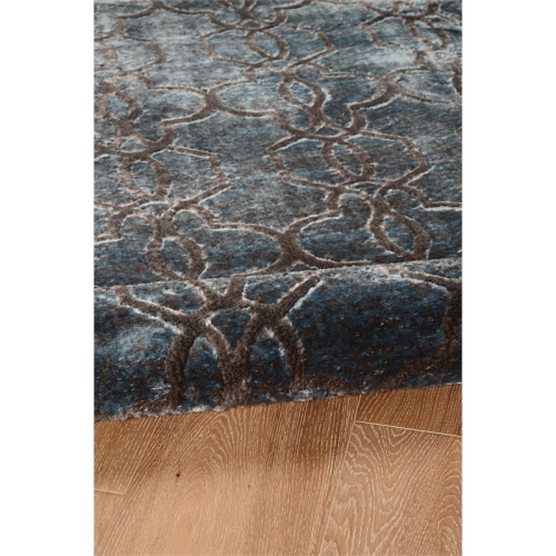 Linon RUGPM1658 5 ft. x 7 ft. 6 in. Platinum Iron Gate Indoor Area Rug - Blue & Creame