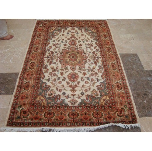 AHMEDANI  Medallion Floral Hand Knotted Wool Silk Carpet 6.1' X 4.1' Area Rug - In Ivory