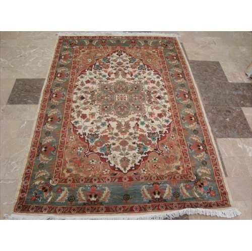 AHMEDANI  Medallion Flowers Exclusive Hand Knotted Rug Wool Silk Carpet (6 X 4)' In Ivory