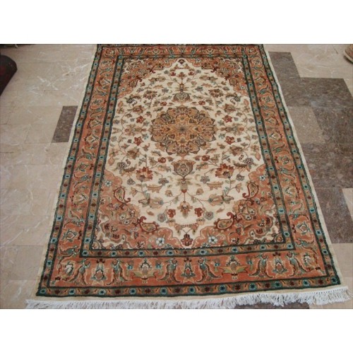 AHMEDANI  Exclusive Muted Kashan Flower Medallion Area Rug Hand Knotted Wool Silk Carpet (6 X 4)' In Ivory
