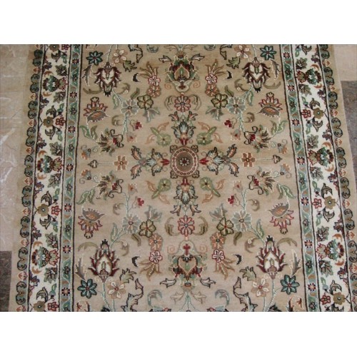Exclusive Ivory Medallion Flowers Lovely Area Rug Hand Knotted Wool Silk Carpet'