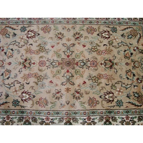 Exclusive Ivory Medallion Flowers Lovely Area Rug Hand Knotted Wool Silk Carpet'