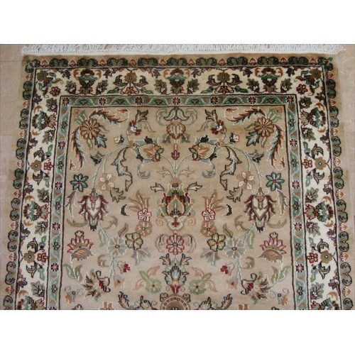 Exclusive Ivory Medallion Flowers Lovely Area Rug Hand Knotted Wool Silk Carpet'