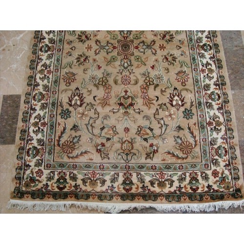 Exclusive Ivory Medallion Flowers Lovely Area Rug Hand Knotted Wool Silk Carpet'
