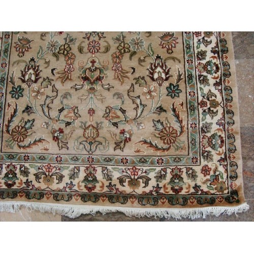 Exclusive Ivory Medallion Flowers Lovely Area Rug Hand Knotted Wool Silk Carpet'