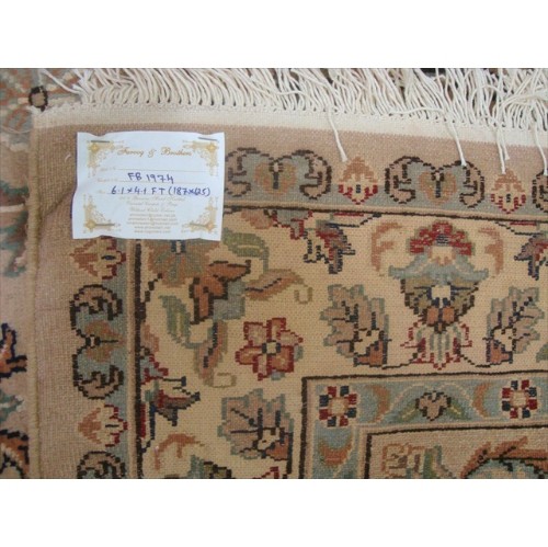 Exclusive Ivory Medallion Flowers Lovely Area Rug Hand Knotted Wool Silk Carpet'