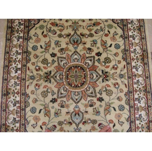 Awesome Ivory Medallion Flowers Lovely Area Rug Hand Knotted Wool Silk Carpet'