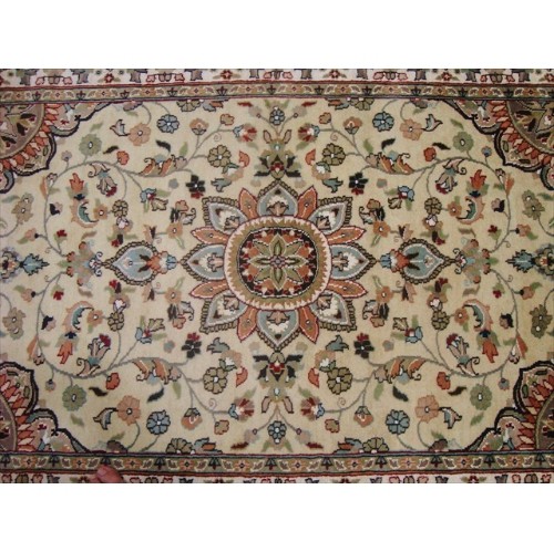 Awesome Ivory Medallion Flowers Lovely Area Rug Hand Knotted Wool Silk Carpet'