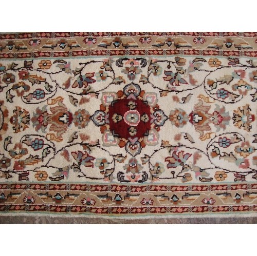 Love Ivory Floral Medallion Hand Knotted Runner Rug Wool Silk Carpet'