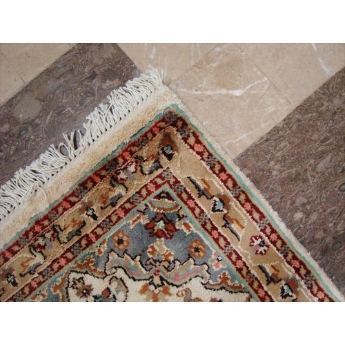 Love Ivory Floral Medallion Hand Knotted Runner Rug Wool Silk Carpet'