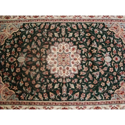 Wow Exclusive Exotic Dark Green Floral Rare Hand Knotted Area Rug'