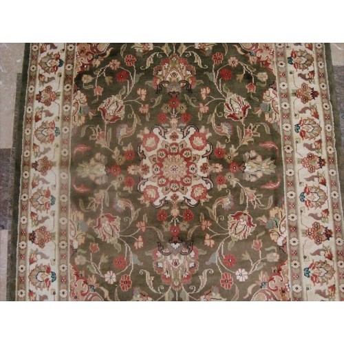 Exclusive Medallion Floral Green Hand Knotted Rectangle Area Rug'