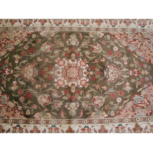 Exclusive Medallion Floral Green Hand Knotted Rectangle Area Rug'