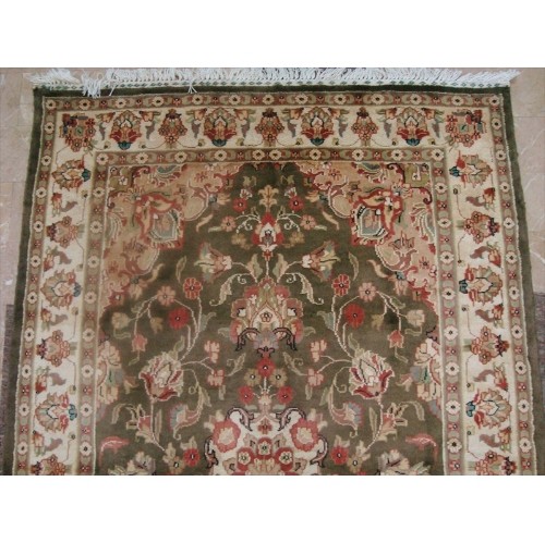 Exclusive Medallion Floral Green Hand Knotted Rectangle Area Rug'