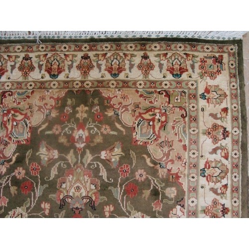 Exclusive Medallion Floral Green Hand Knotted Rectangle Area Rug'