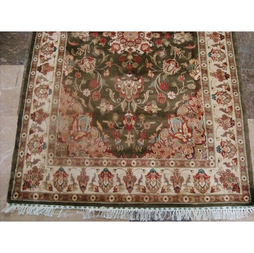 Exclusive Medallion Floral Green Hand Knotted Rectangle Area Rug'