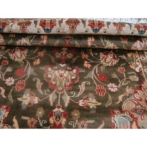 Exclusive Medallion Floral Green Hand Knotted Rectangle Area Rug'