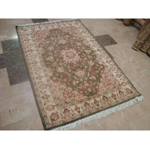 Exclusive Medallion Floral Green Hand Knotted Rectangle Area Rug'
