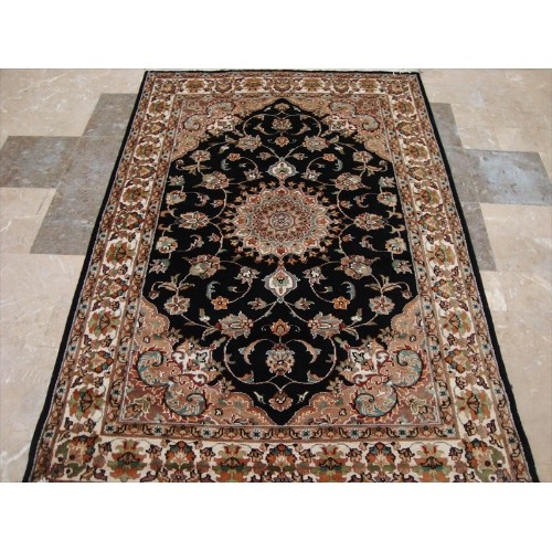 AHMEDANI  Wow Beauty Floral Oriental Hand Knotted Rug Wool Silk Carpet (6 X 4)' In Black