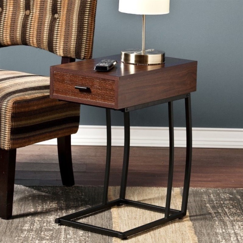 SOUTHERN ENTERPRISES  Sei Furniture Porten Side Table With Power And USB In Walnut