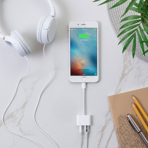 Belkin Audio + Charge RockStar Lightning to 3.5mm Headphone Jack/Lightning Adapter - White